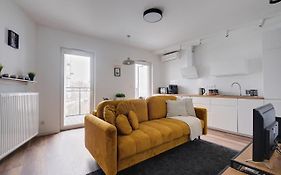 Targowa 10 Modern 2BR Apt